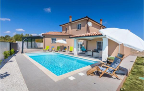 Nice home in Galizana with Outdoor swimming pool and 4 Bedrooms